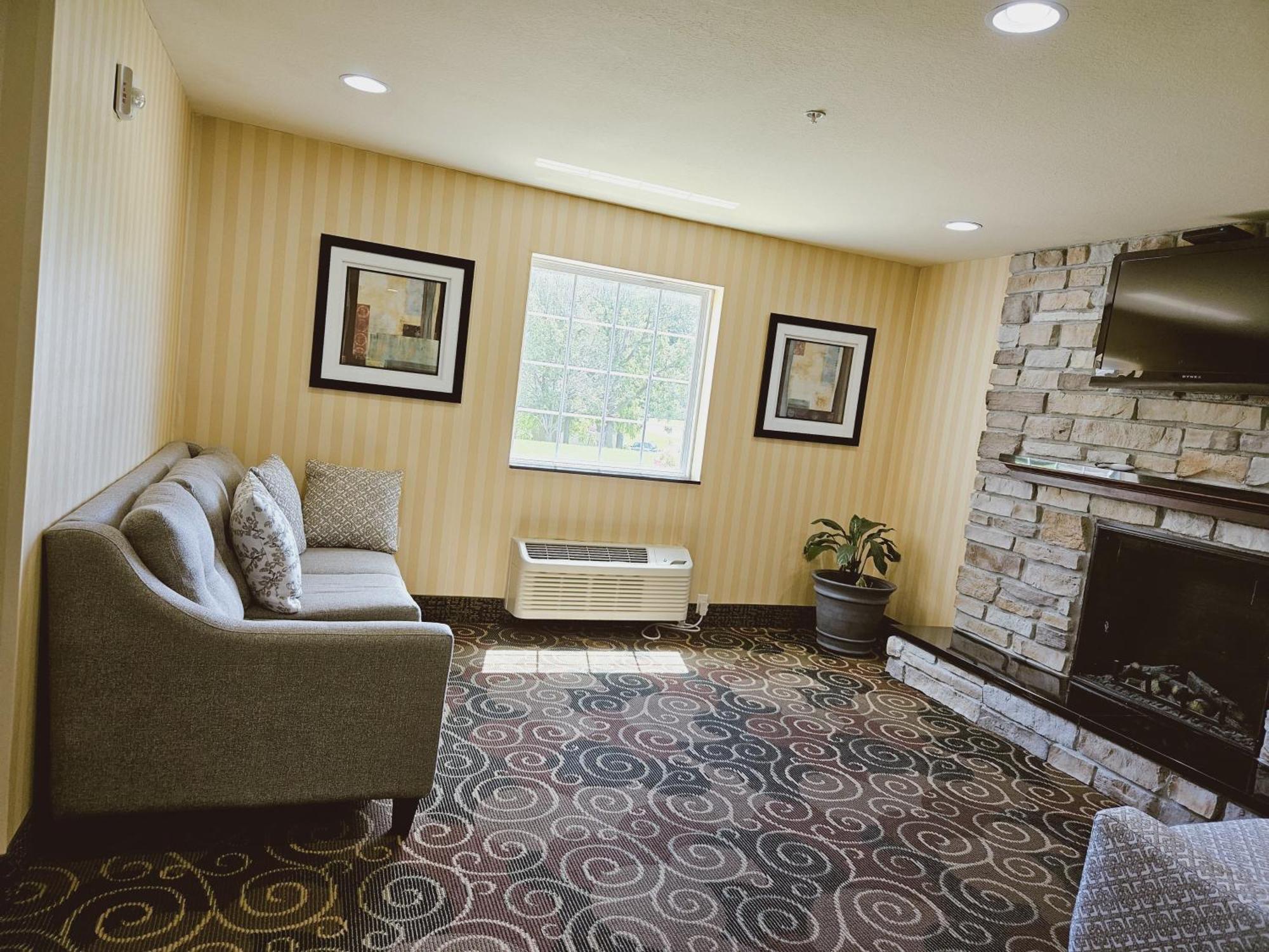 Cobblestone Inn & Suites - Bloomfield ภายนอก รูปภาพ