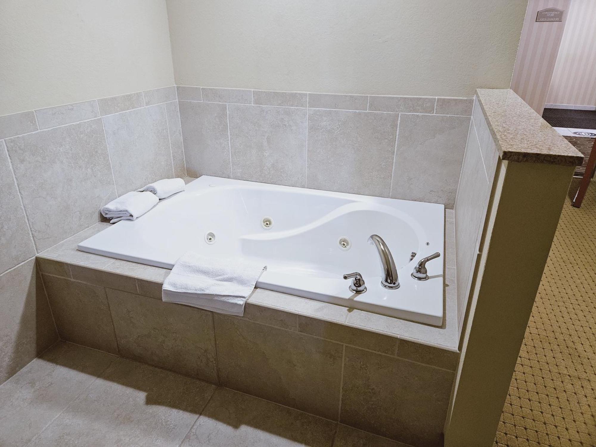 Cobblestone Inn & Suites - Bloomfield ภายนอก รูปภาพ