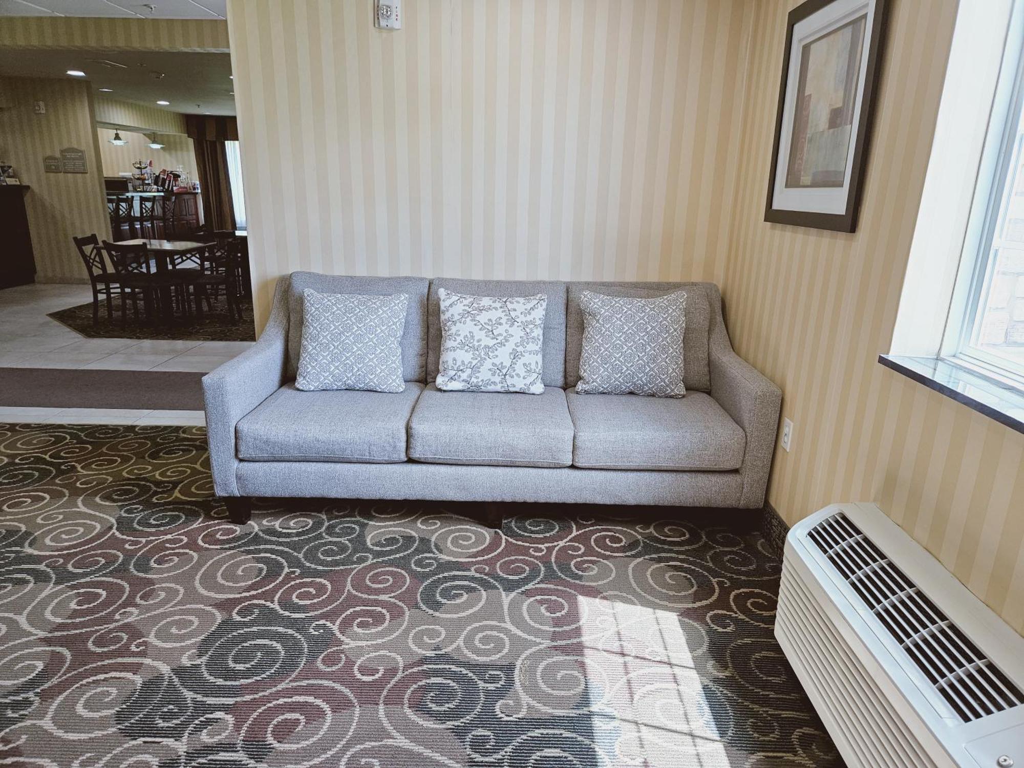Cobblestone Inn & Suites - Bloomfield ภายนอก รูปภาพ