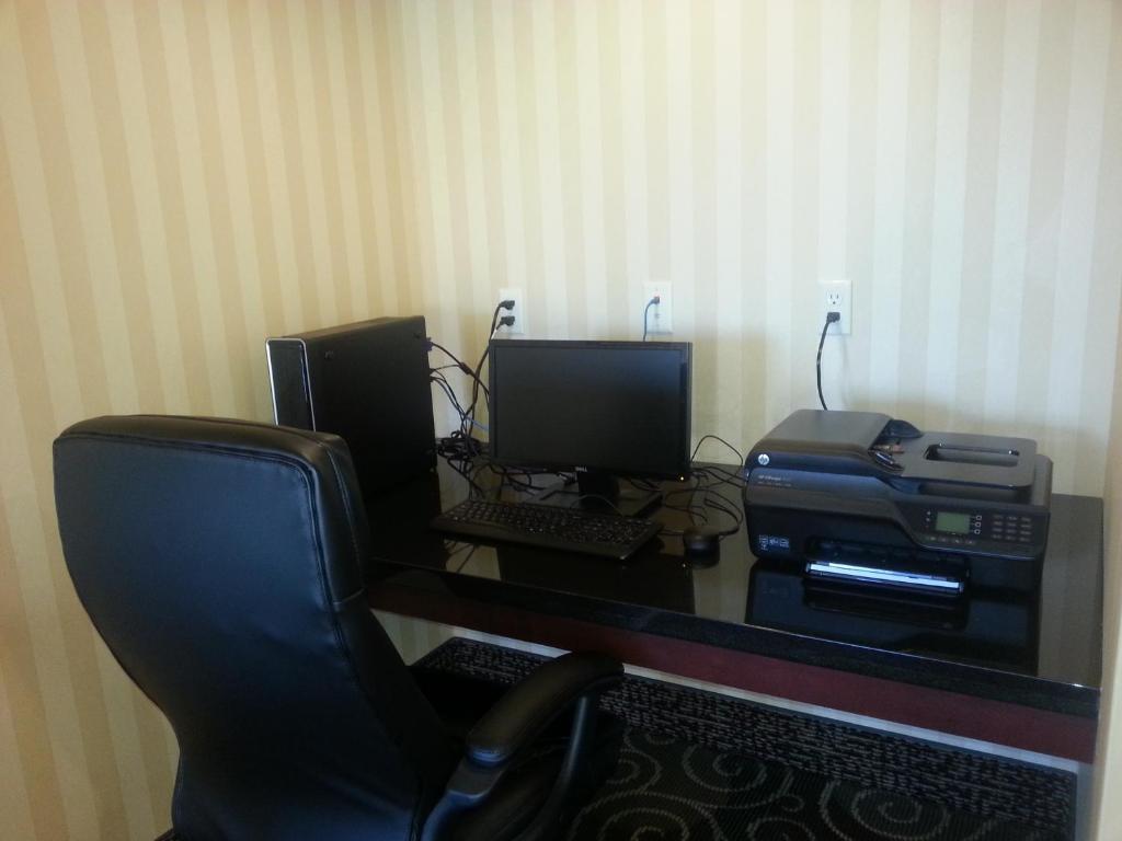 Cobblestone Inn & Suites - Bloomfield ภายนอก รูปภาพ
