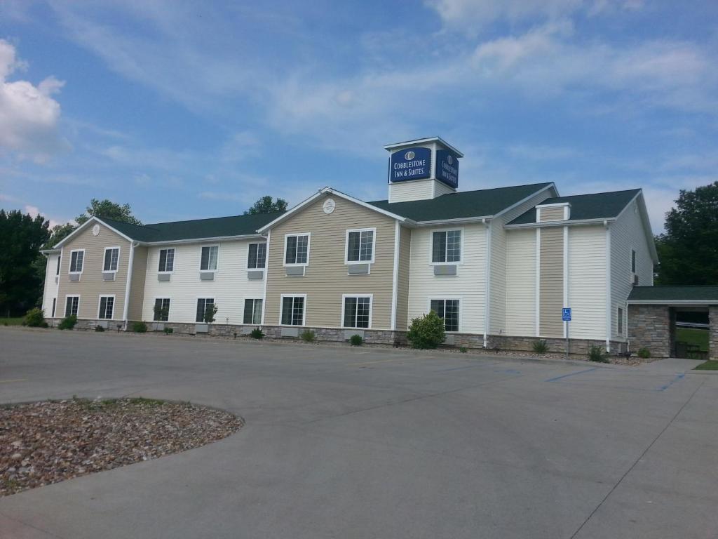 Cobblestone Inn & Suites - Bloomfield ภายนอก รูปภาพ