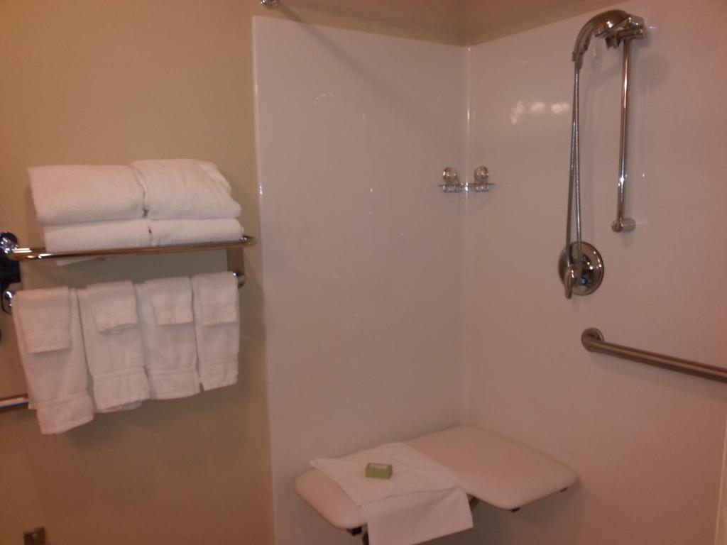 Cobblestone Inn & Suites - Bloomfield ภายนอก รูปภาพ