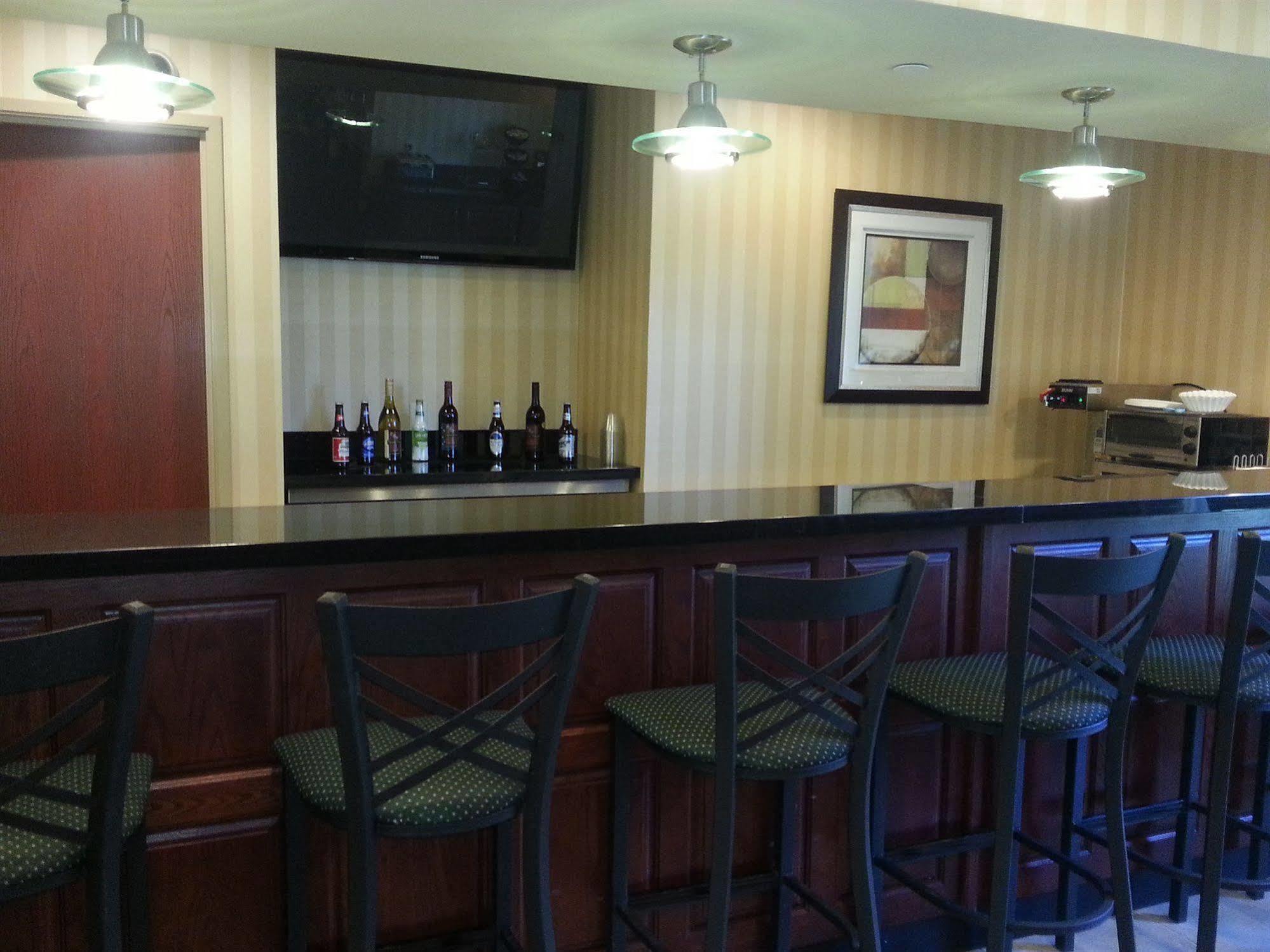 Cobblestone Inn & Suites - Bloomfield ภายนอก รูปภาพ