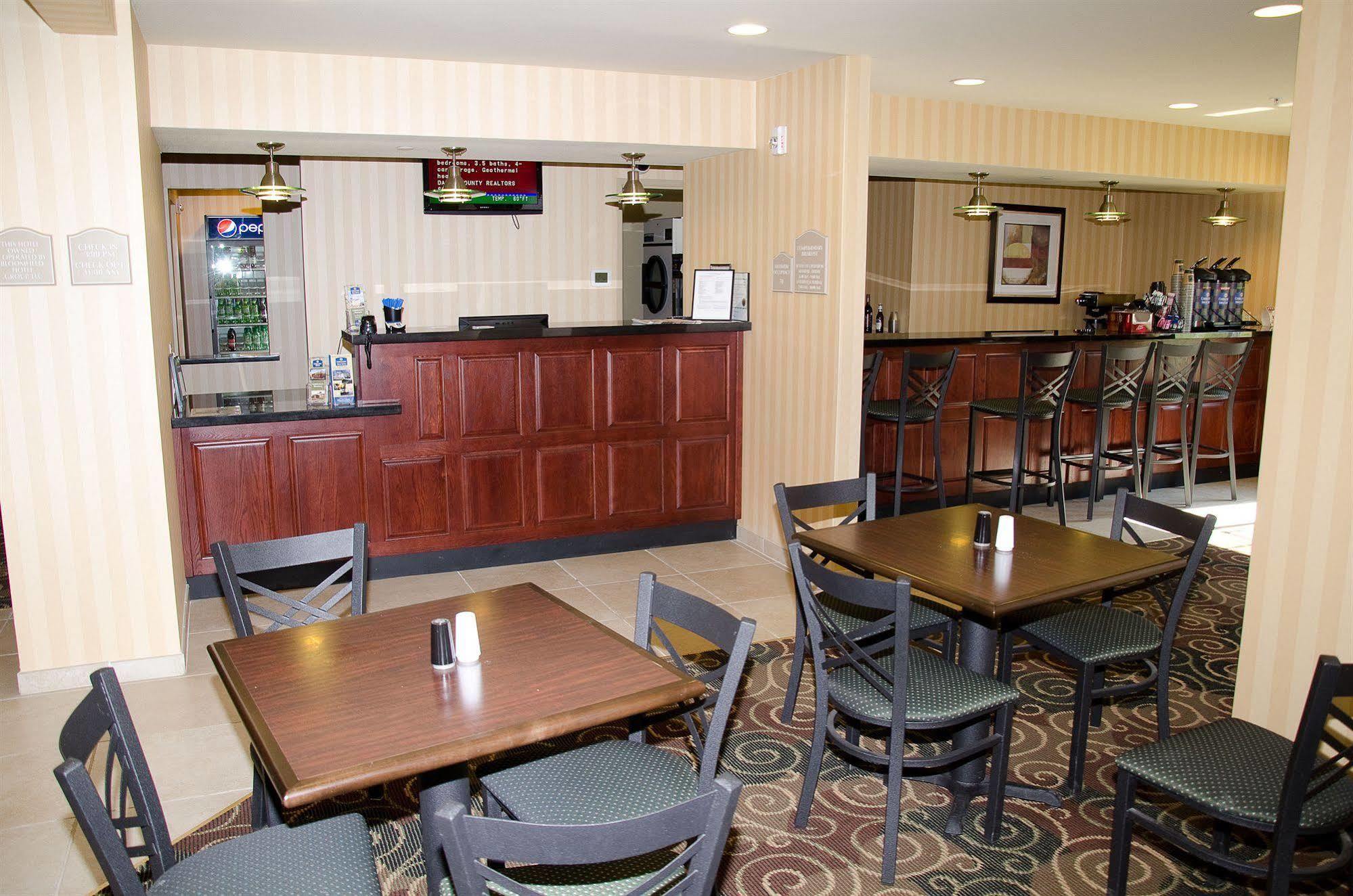 Cobblestone Inn & Suites - Bloomfield ภายนอก รูปภาพ