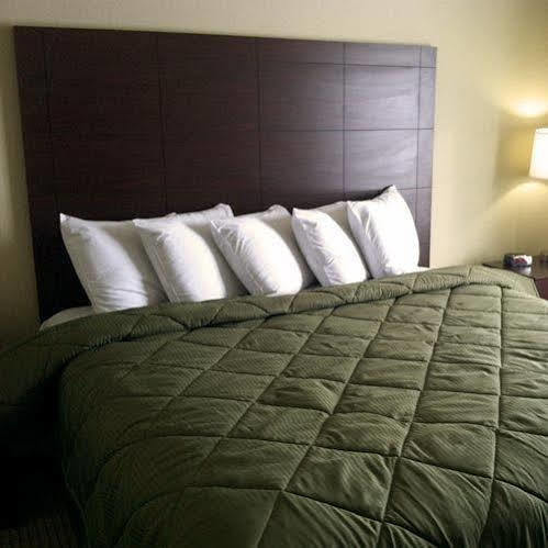 Cobblestone Inn & Suites - Bloomfield ภายนอก รูปภาพ